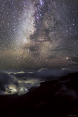 MilkyWay-LighPollutionsClouds_3626-net_small.jpg