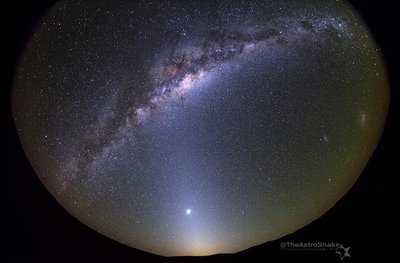 Fisheye_core_zodiacal_60s_2014-04-04-2340_PI_PS_2_APOD_wm_small.jpg