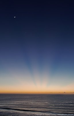 moon-venus-crepuscular-rays_small.jpg