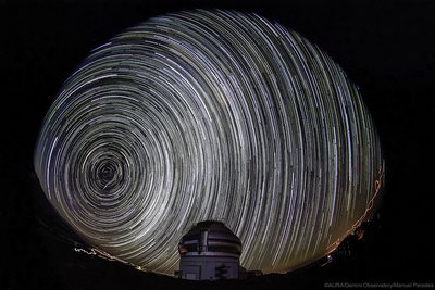 Startrails_Gemini_Sur_low_small.jpg