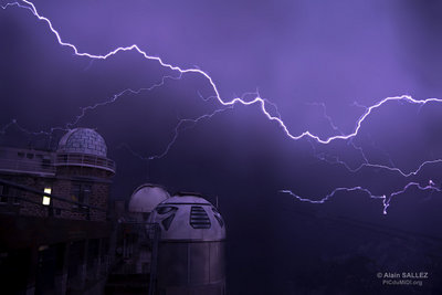 Lightning on the Pic du Midi-Alain SALLEZ.jpg