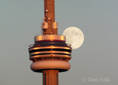 Moon with CN Tower_2_sm.jpg