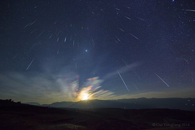 Geminids and Iridescent Clouds_small.jpg