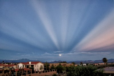 JR anti-crepuscular ray pic_3912x2608_Max_small.jpg