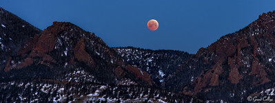 Lunar-Eclipse-Boulder-Flatirons-Large.jpg