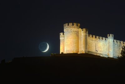 20150620_luna_castillo_small.jpg