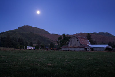 moonrise_over_farm_sm.jpg