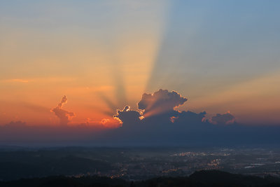 Crepuscular rays.jpg