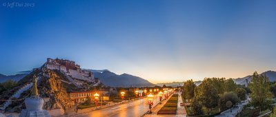 Crepuscular rays over Potala Palace_2000M_small.jpg
