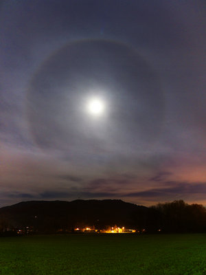 2015-11-24 - Halo 22 Moon 2.jpg