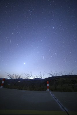 Zodiacal Light, Great Planets and the Spring Triangle.JPG