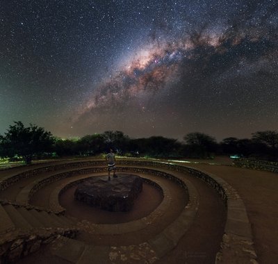 2015_09_17_Hoba_Met_Pano_1500px_jpg_small.jpg