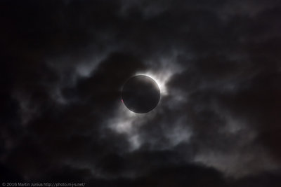 FB-Total_Solar_Eclipse_09_March_2016_-_Indonesia，_Belitung_-_Clouded_Totality.jpg