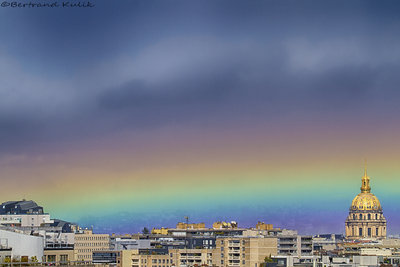 Horizontal rainbow over les Invalides in Paris.jpg