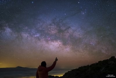 Milky Way and Linear Comet_small.jpg