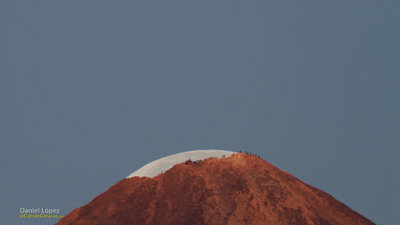 Moonset over Teide volcano DLopez (5) 2.jpg
