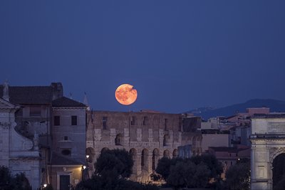 ColosseoLunaPiena20luglio_apod_small.jpg