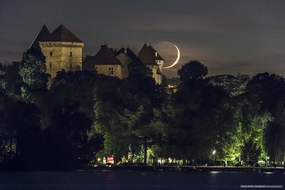 Annecy Castle Moon 2_small.jpg