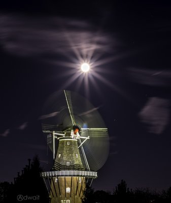 Supermoon Windmill_small.jpg