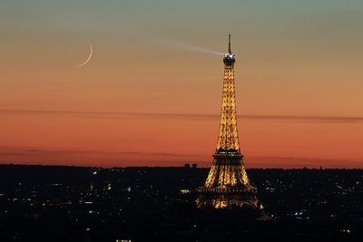 moon_eiffel_desmars_small.jpg