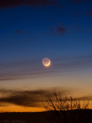 Hoffmann_Earthshine_small.jpg