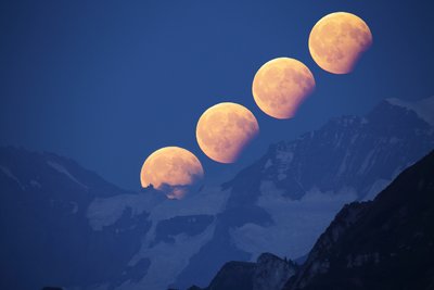 Rising Moon over the Jungfrau 07.08.2017_small.jpg