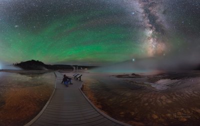 2017_08_26_Yellowstone_Nocni_Pano3_Airglow_1500px_jpg.jpg