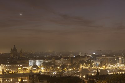 Budapest_basilica_moonrise_1800_small.jpg