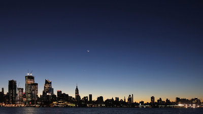 manhattan_moon.jpg