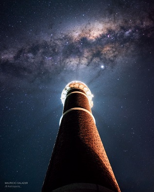 LighthouseMilkyWay_Salazar_960.jpg