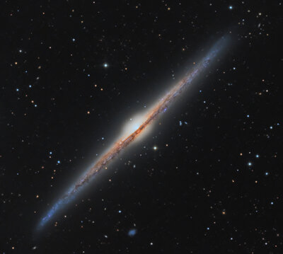 NGC4565_S1a_WhiteCal_CBH_CBS_CurvesHigh_HVLG_Cos_Noise_Levels_Dust1_CurvesLow_MatchColor110_Sat15.jpg