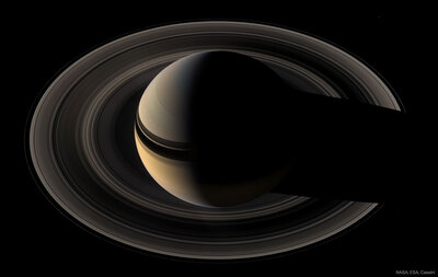 CrescentSaturn_cassini_1080.jpg