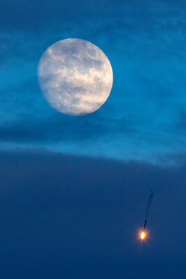 Falcon9MoonKatieDarby1200.jpg