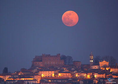 full-snow-moon-and-montemagno-castle[1].jpg