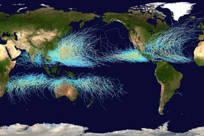 StormPaths_NHC_1080.jpg