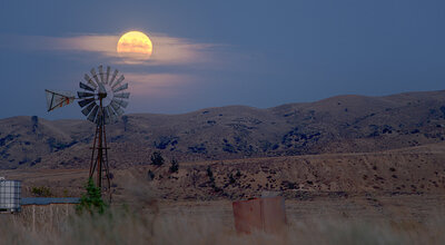 2075_Windmill_Moonrise_Preston_Dyches_1280.jpg