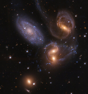 HUBBLE_NGC7318_PS2_CROP_INSIGHT1024[1].jpg