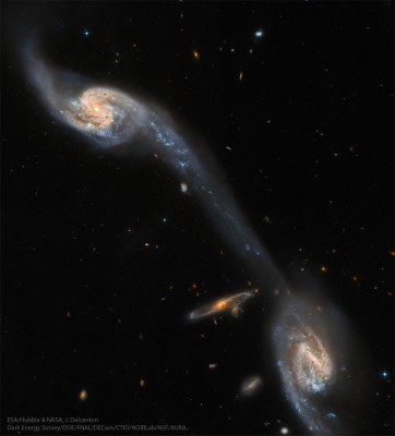WildTriplet_Hubble_960.jpg