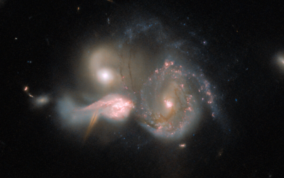 Galactic trio SDSSCGB 10189 closeup .png
