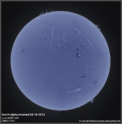 sun_28102012_halpha_invert_blue_framed.jpg