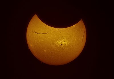 Solar_eclipse_Oct_2014_small.jpg