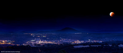 La_Luna_roja_Toledo_Spain.jpg