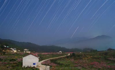 Startrails and Rising Mars on  the Peach Garden_small.jpg
