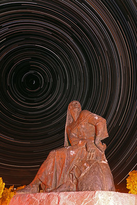 star-trails-eretria-statue-lady-2017.jpg