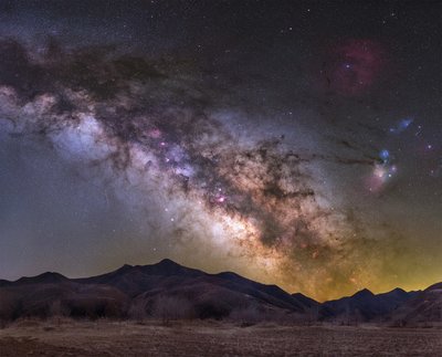 Dark Nebula and Emission Nebula of Milky Way galaxy _small.jpg
