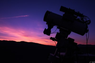 Telescopio_atardecer1_small.jpg