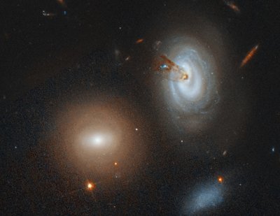 Galaxy_D100_Hubble.jpg