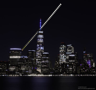 Moonrise_Over_NYC_APOD.jpg