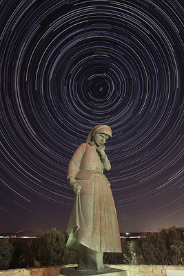 star-trails-aegina-statue-mother-2020.jpg