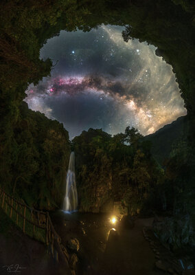 MilkyWayWaterfall_XieJie_960.jpg